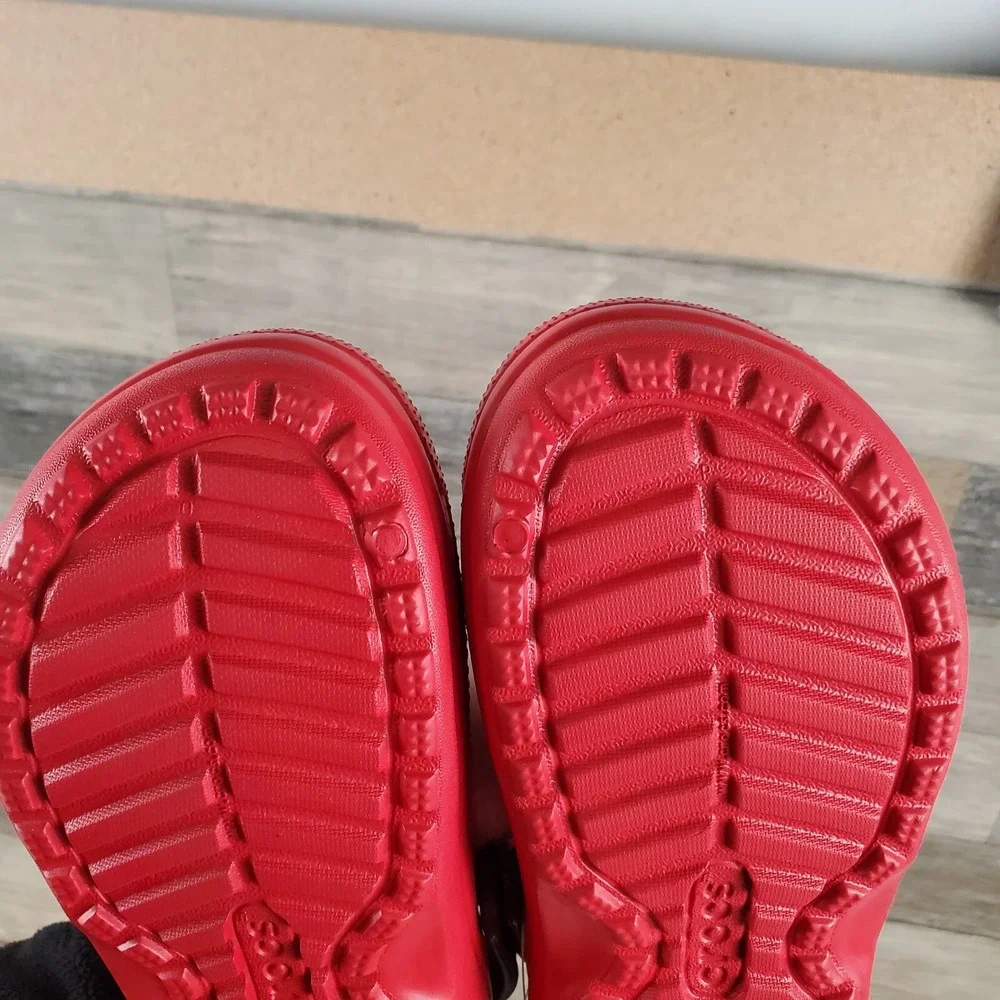 Crocs Classic Lined Santa Kids Clog Sz 2 J2 Red Round Toe Slip-On Sandals